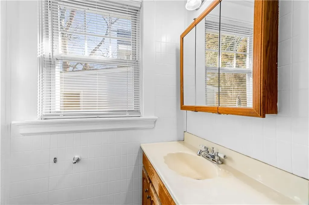 536 Willett Avenue East Providence RI 02915