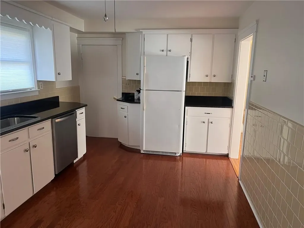 14 Leonard Terrace Newport RI 02840
