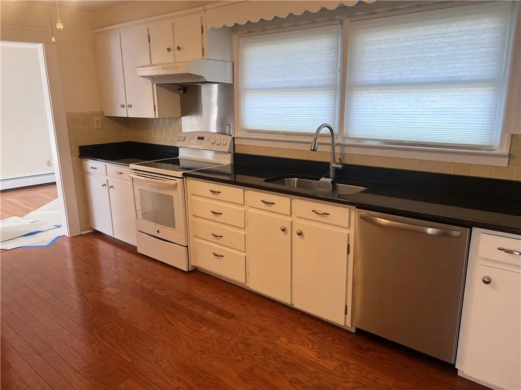 14 Leonard Terrace Newport RI 02840
