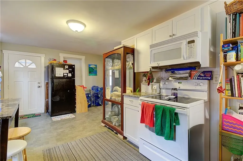 33 35 Hill Street Coventry RI 02816