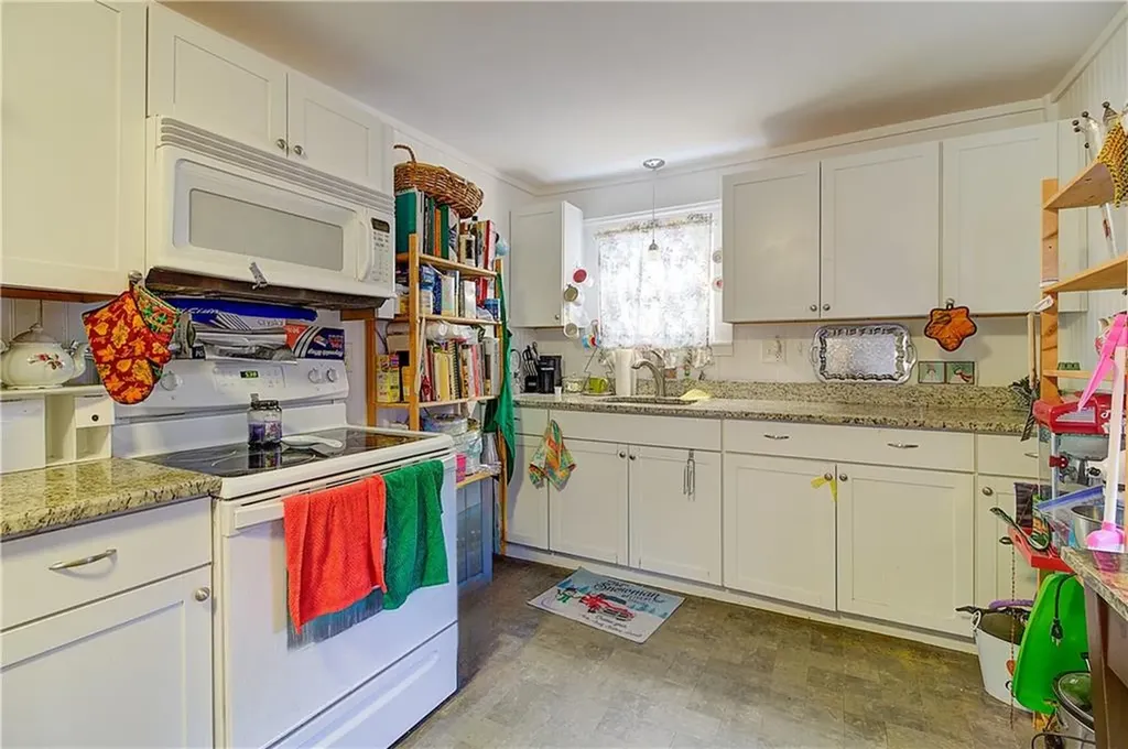 33 35 Hill Street Coventry RI 02816