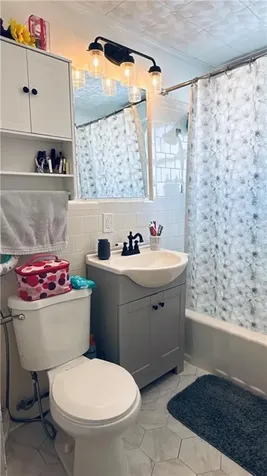 32 Fifth Avenue Woonsocket RI 02895