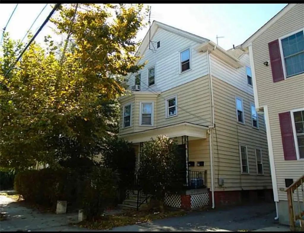 124 Oakland Avenue Providence RI 02908