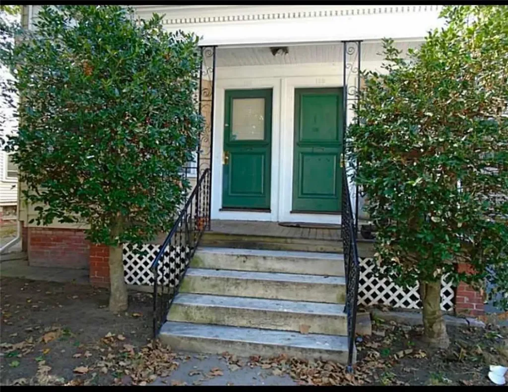 124 Oakland Avenue Providence RI 02908