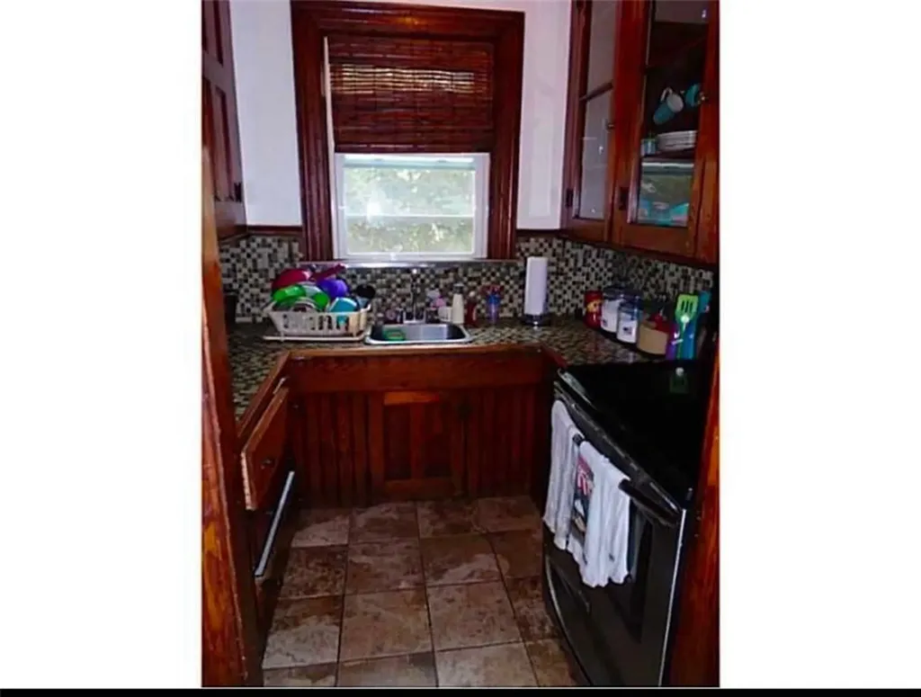 124 Oakland Avenue Providence RI 02908