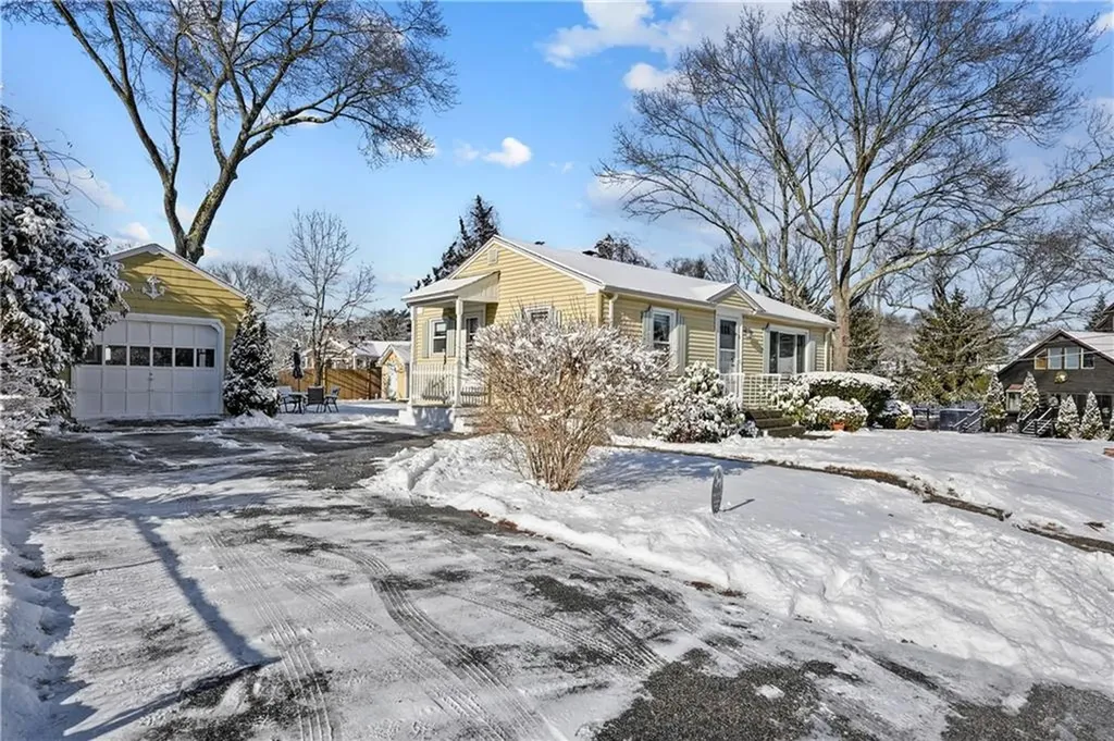 5 Grand View Drive Warwick RI 02886