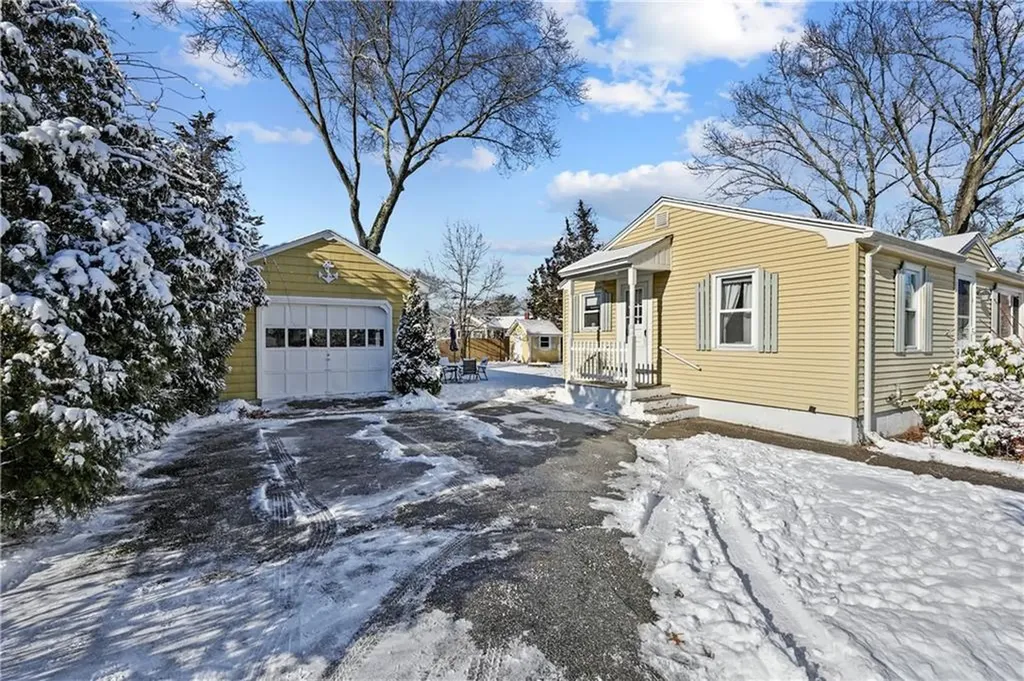 5 Grand View Drive Warwick RI 02886