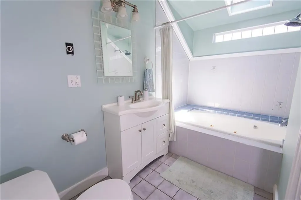 44 Hammond Street Newport RI 02840
