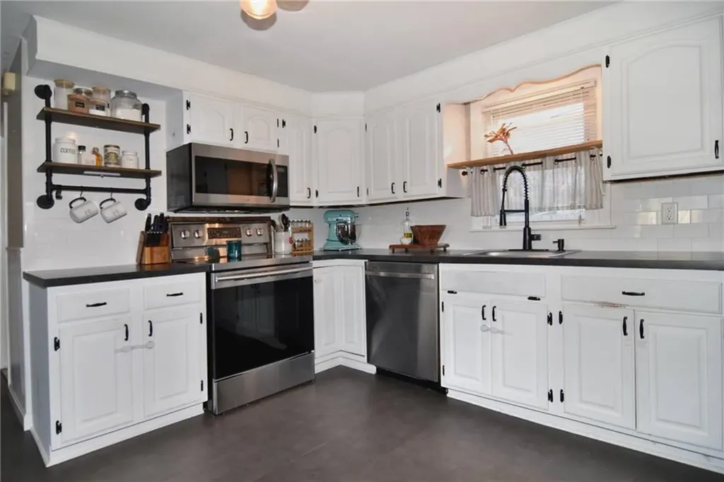 4 Amanda Street Cranston RI 02920