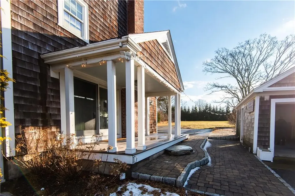 204 Middle Road Portsmouth RI 02871