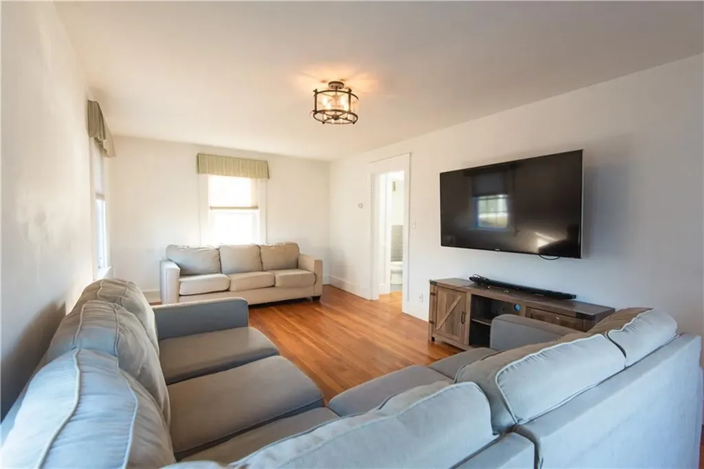204 Middle Road Portsmouth RI 02871