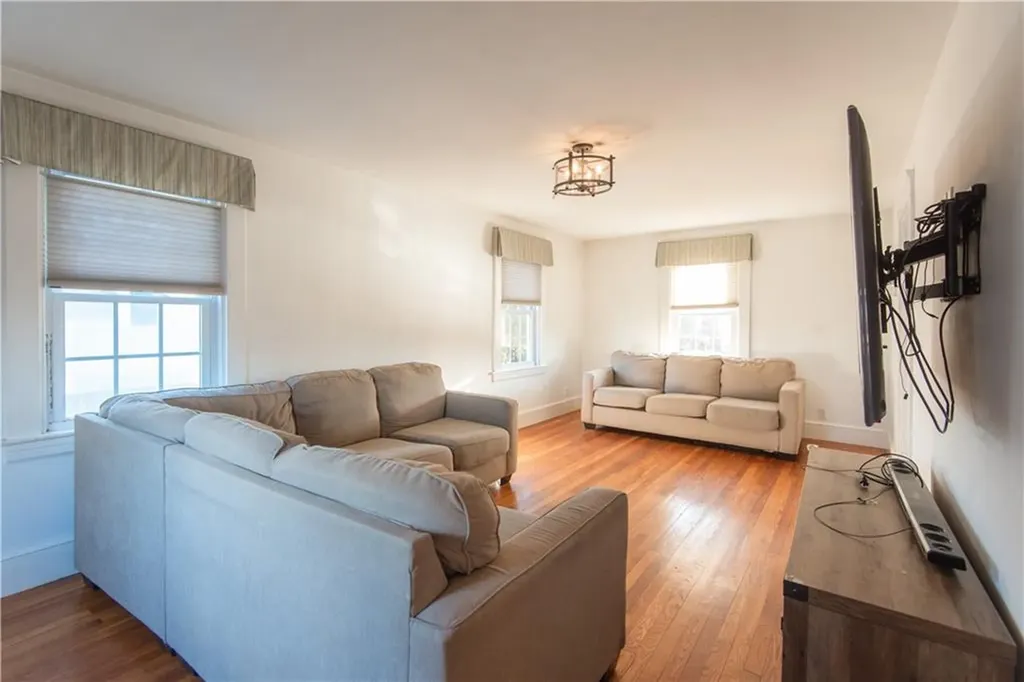 204 Middle Road Portsmouth RI 02871