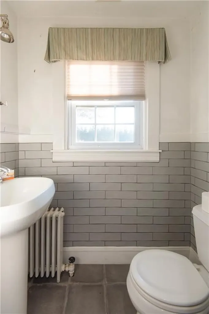 204 Middle Road Portsmouth RI 02871