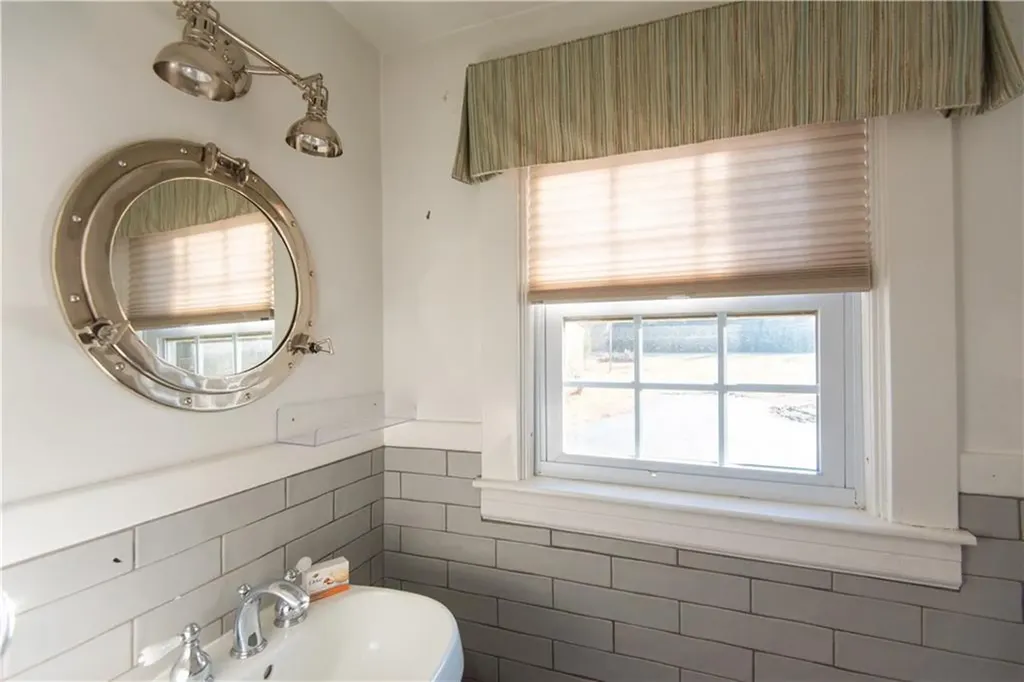 204 Middle Road Portsmouth RI 02871