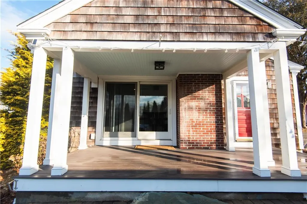 204 Middle Road Portsmouth RI 02871
