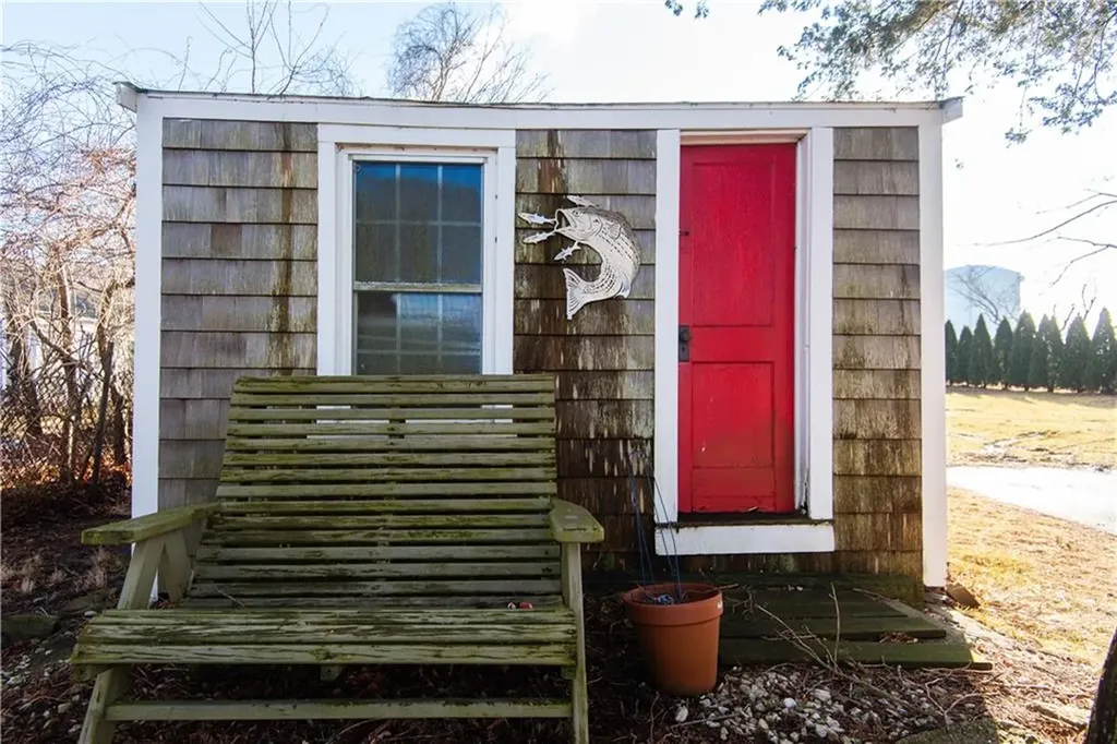 204 Middle Road Portsmouth RI 02871