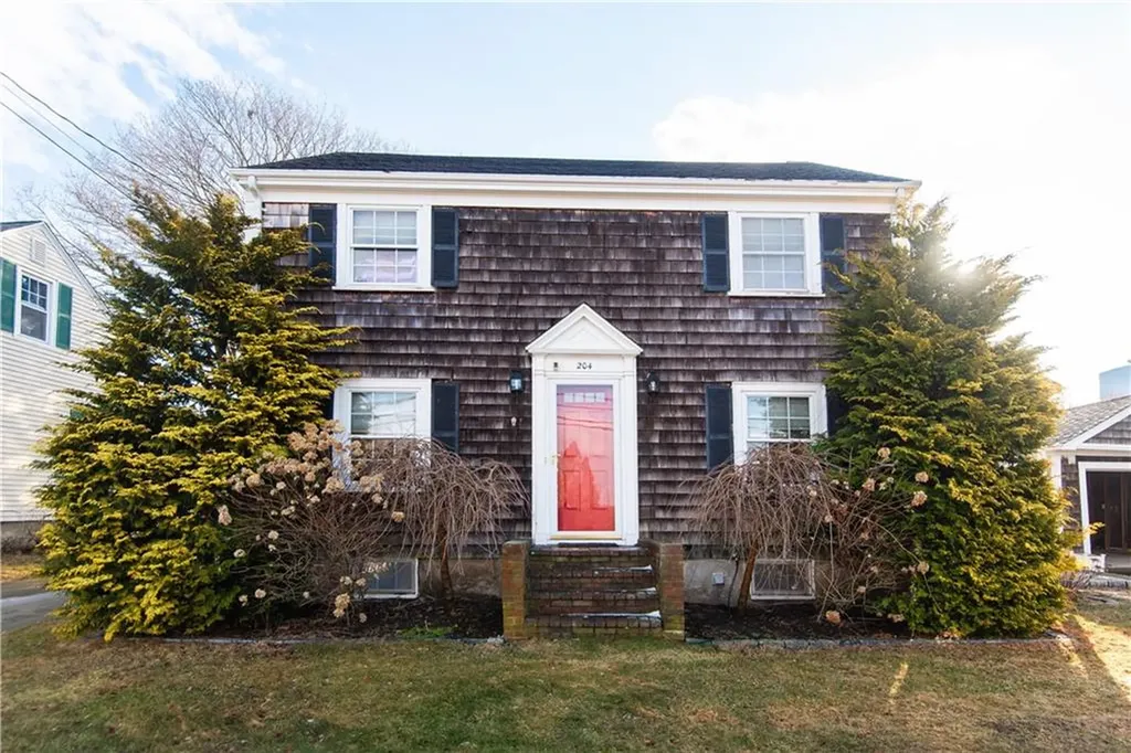 204 Middle Road Portsmouth RI 02871