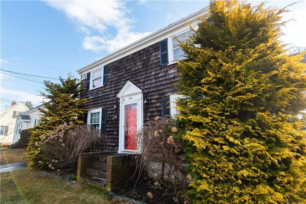 204 Middle Road Portsmouth RI 02871