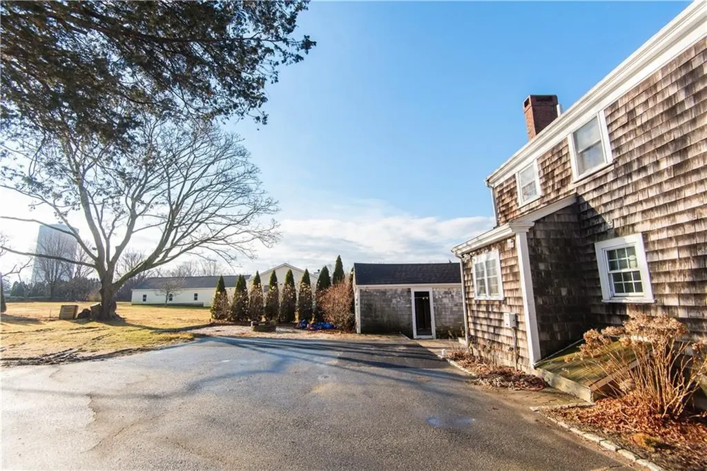 204 Middle Road Portsmouth RI 02871
