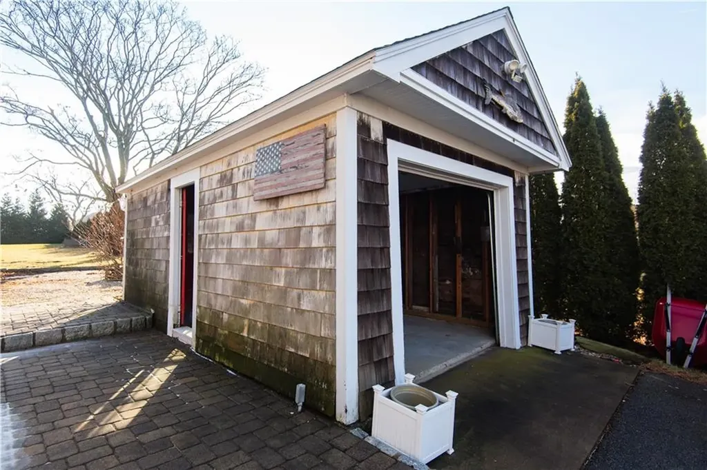 204 Middle Road Portsmouth RI 02871