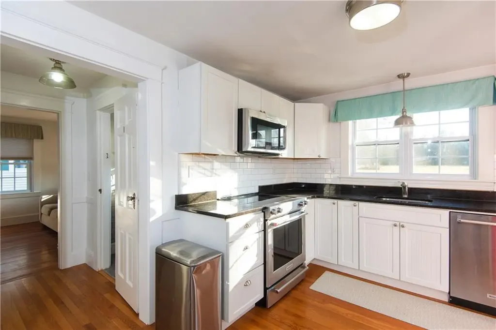 204 Middle Road Portsmouth RI 02871
