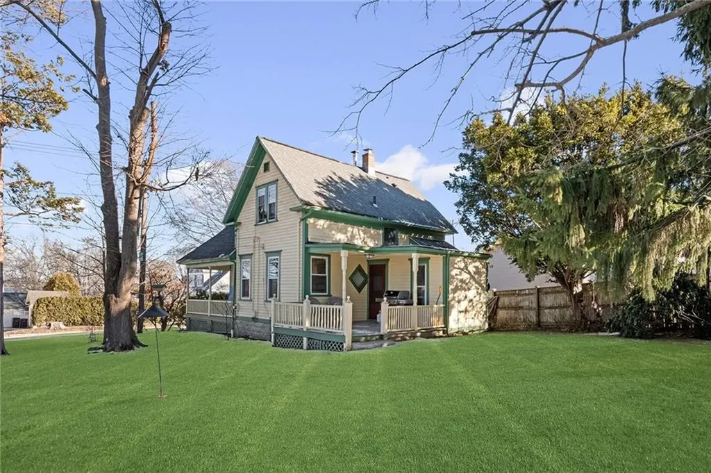 223 Narragansett Parkway Warwick RI 02888