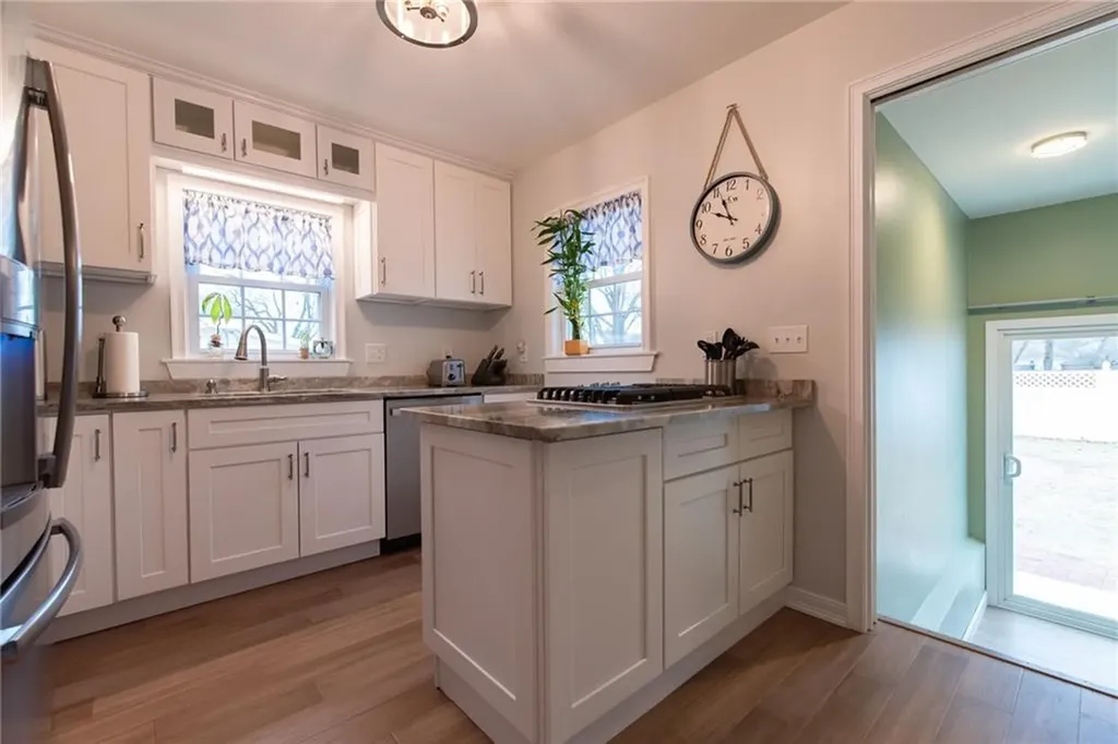 283 Bellman Avenue Warwick RI 02889
