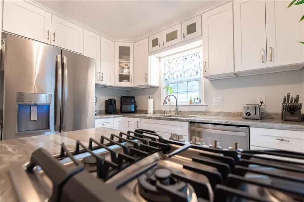 283 Bellman Avenue Warwick RI 02889