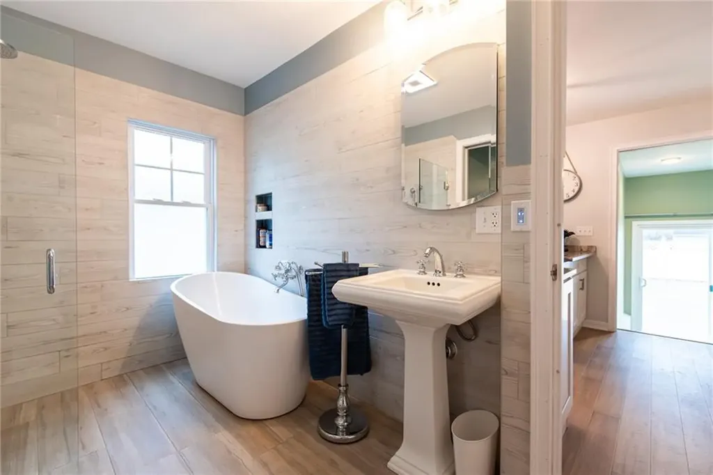 283 Bellman Avenue Warwick RI 02889