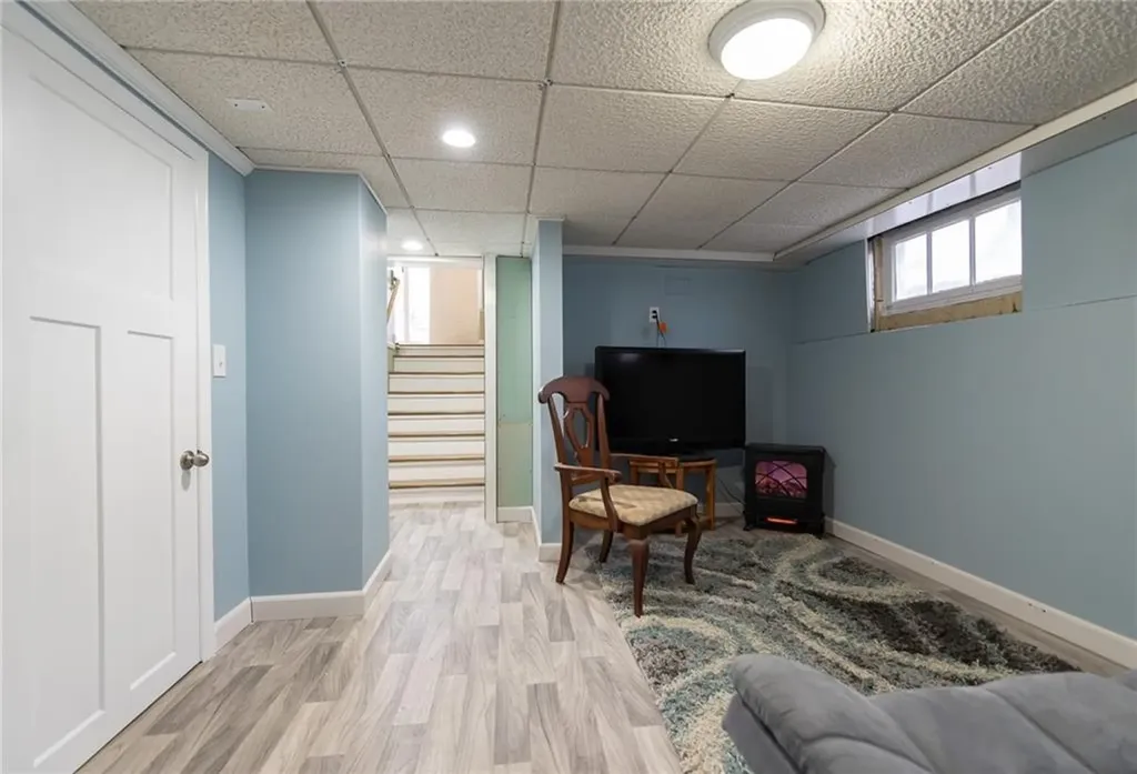 283 Bellman Avenue Warwick RI 02889