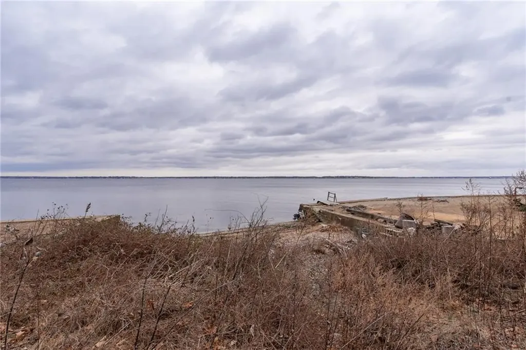 283 Bellman Avenue Warwick RI 02889