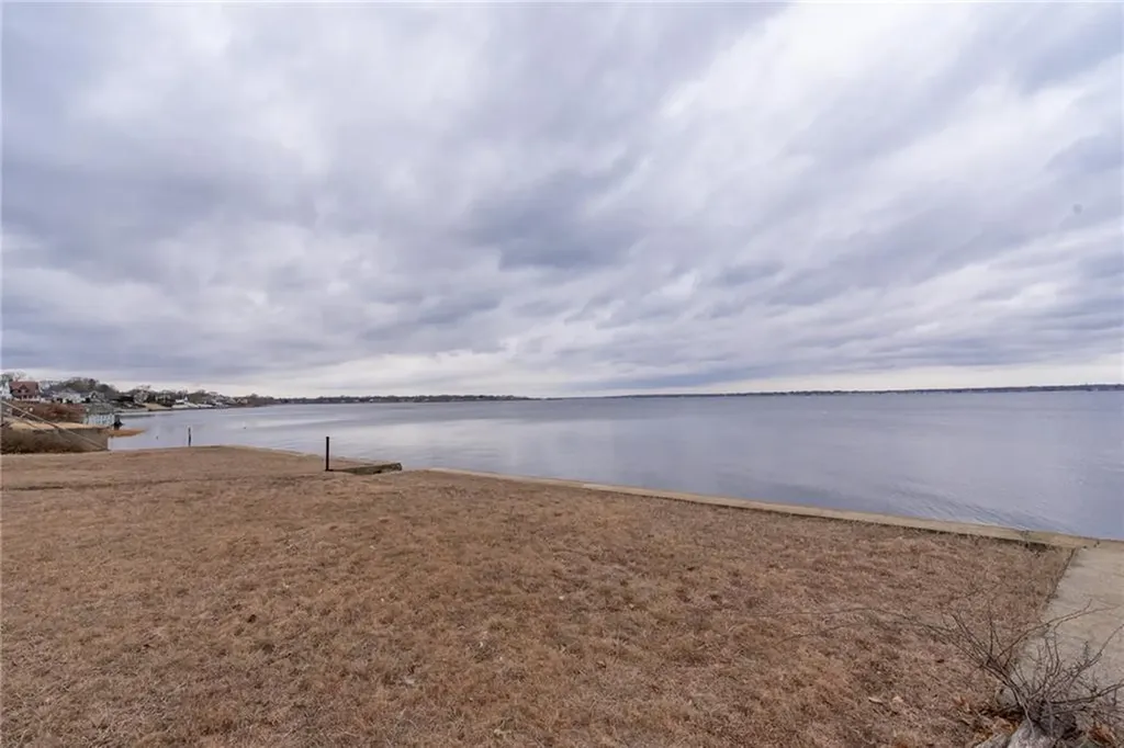 283 Bellman Avenue Warwick RI 02889