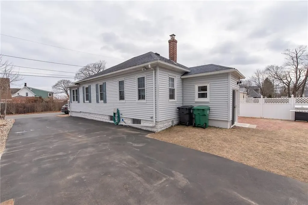 283 Bellman Avenue Warwick RI 02889