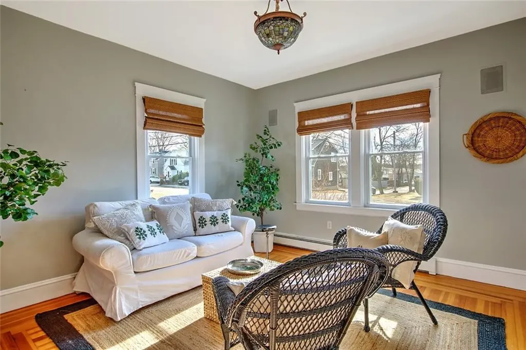 405 Maple Avenue Barrington RI 02806
