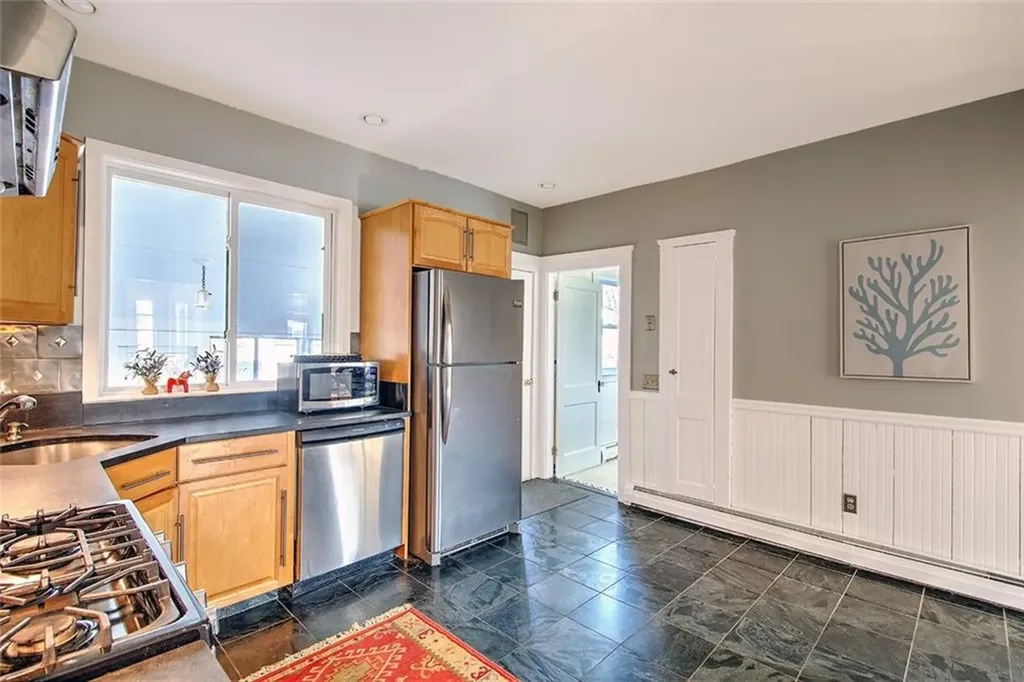 405 Maple Avenue Barrington RI 02806