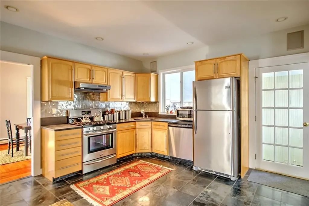 405 Maple Avenue Barrington RI 02806