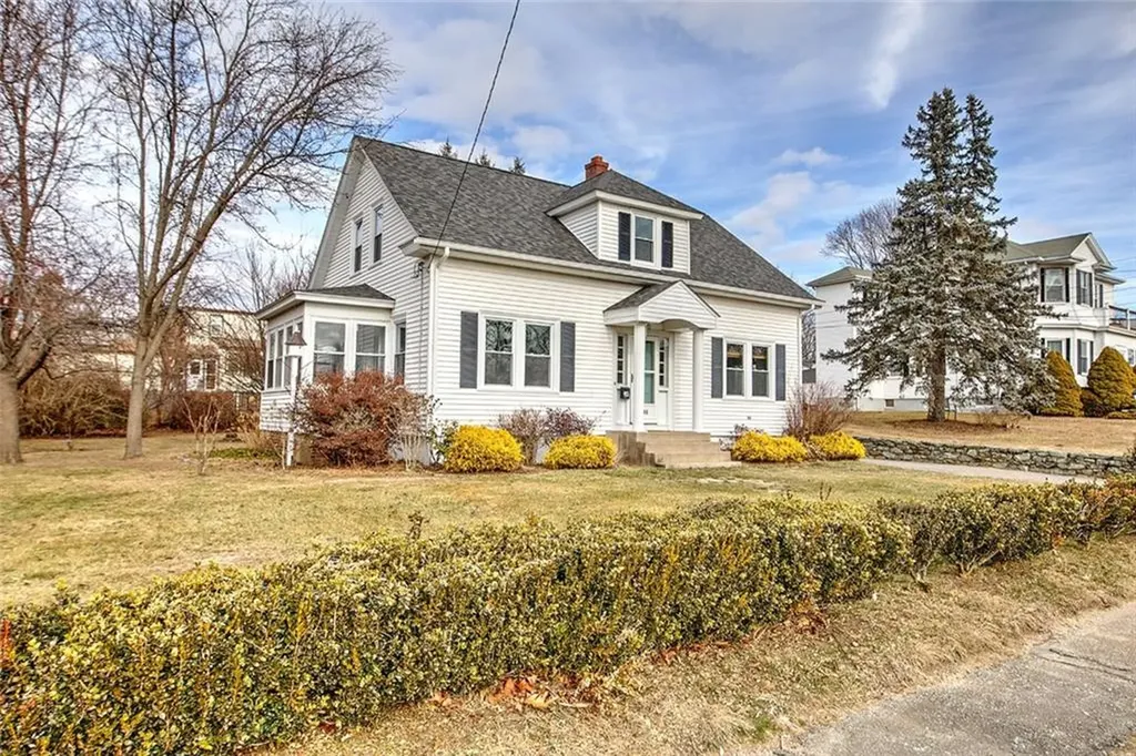 405 Maple Avenue Barrington RI 02806