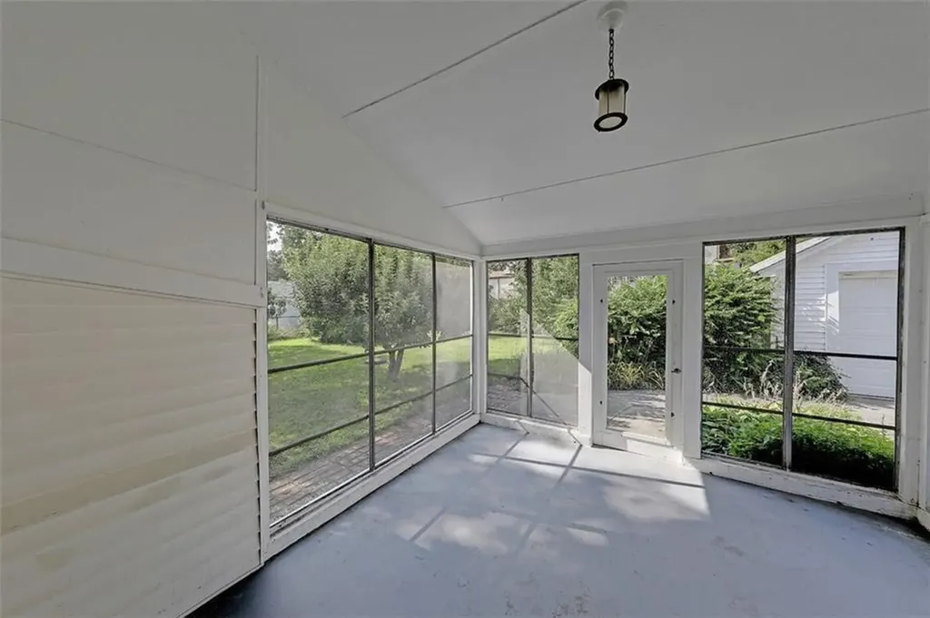 405 Maple Avenue Barrington RI 02806