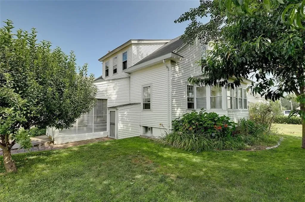 405 Maple Avenue Barrington RI 02806
