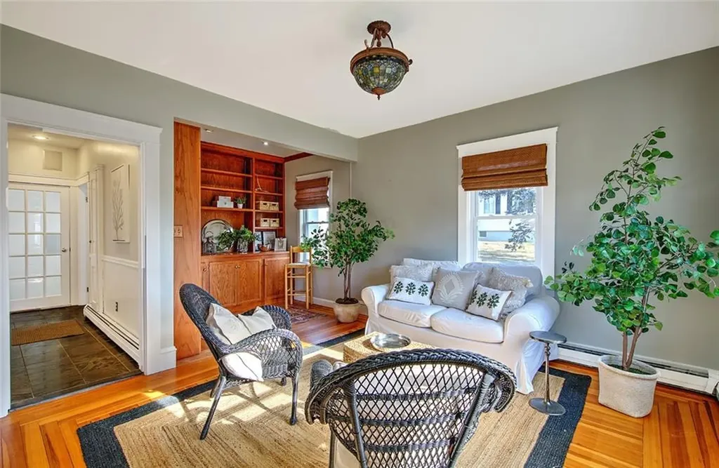 405 Maple Avenue Barrington RI 02806