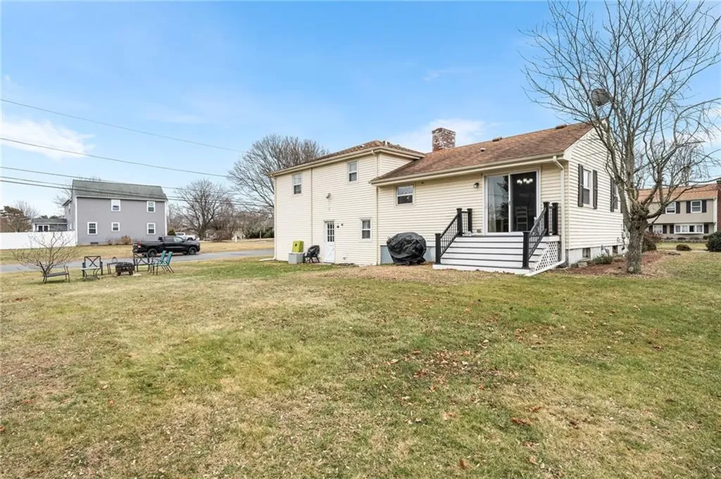 3 Roosevelt Drive Bristol RI 02809