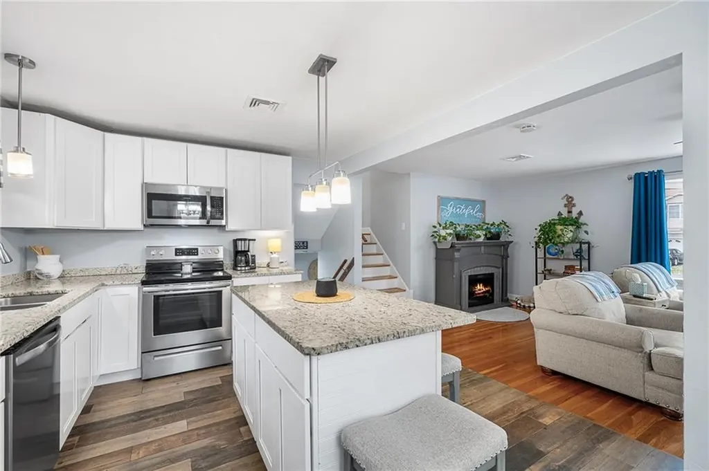 3 Roosevelt Drive Bristol RI 02809