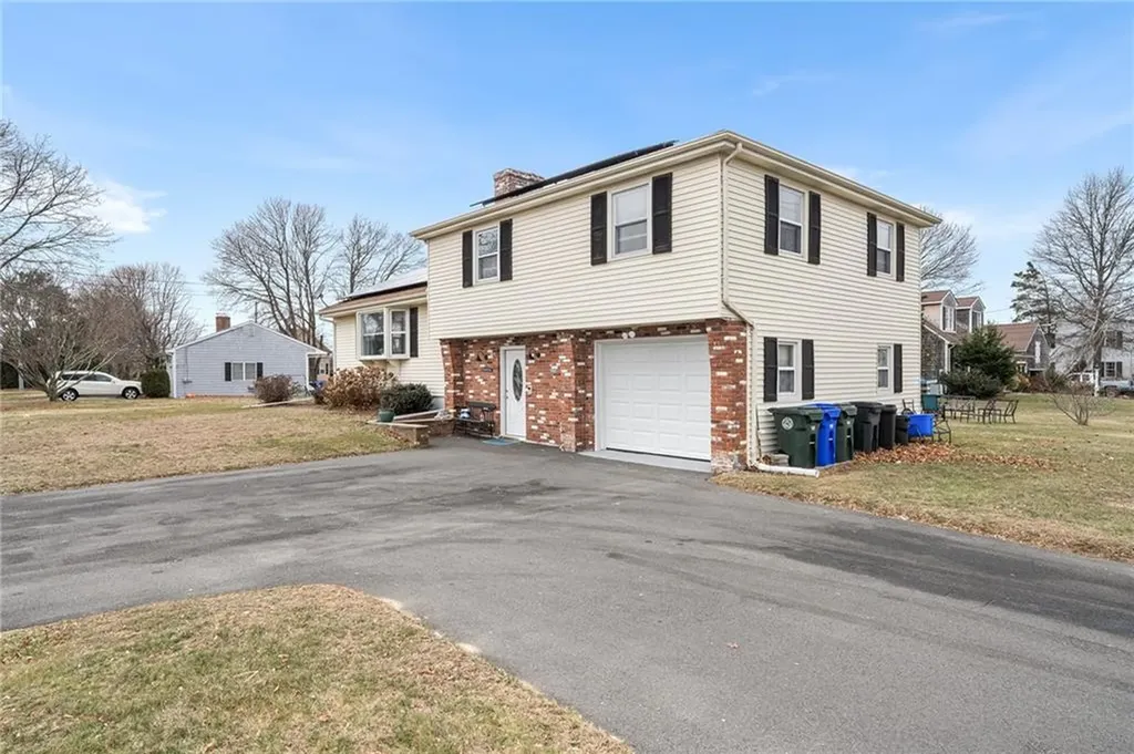 3 Roosevelt Drive Bristol RI 02809