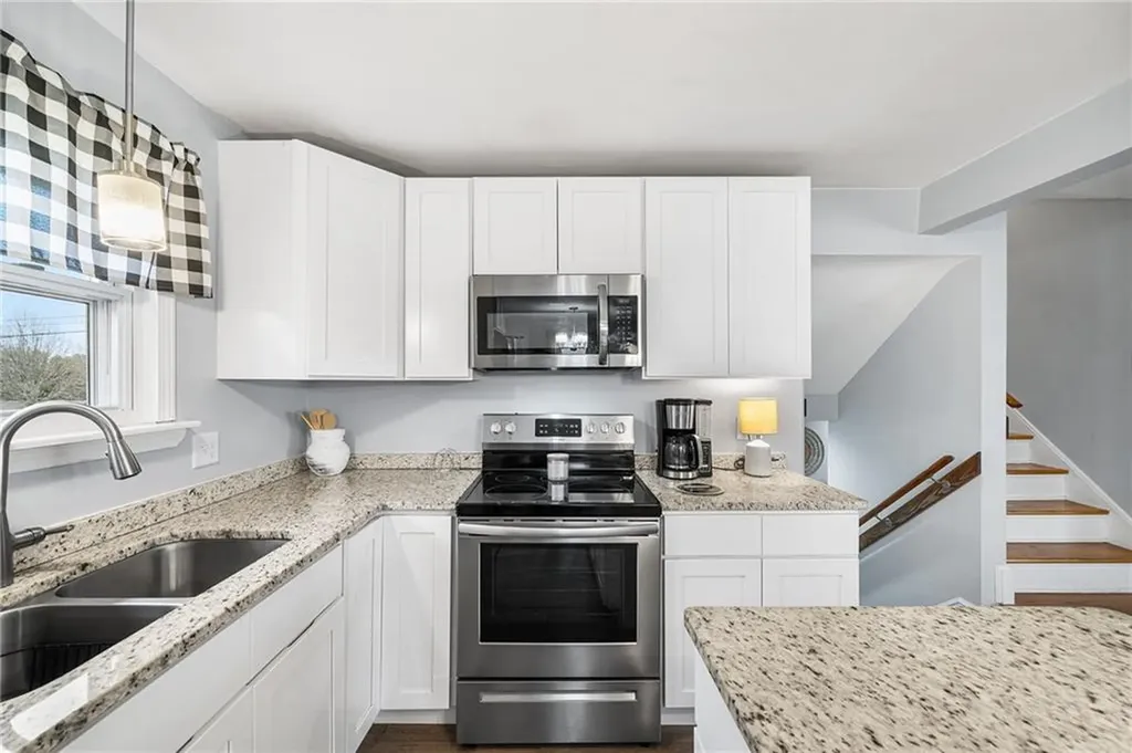 3 Roosevelt Drive Bristol RI 02809