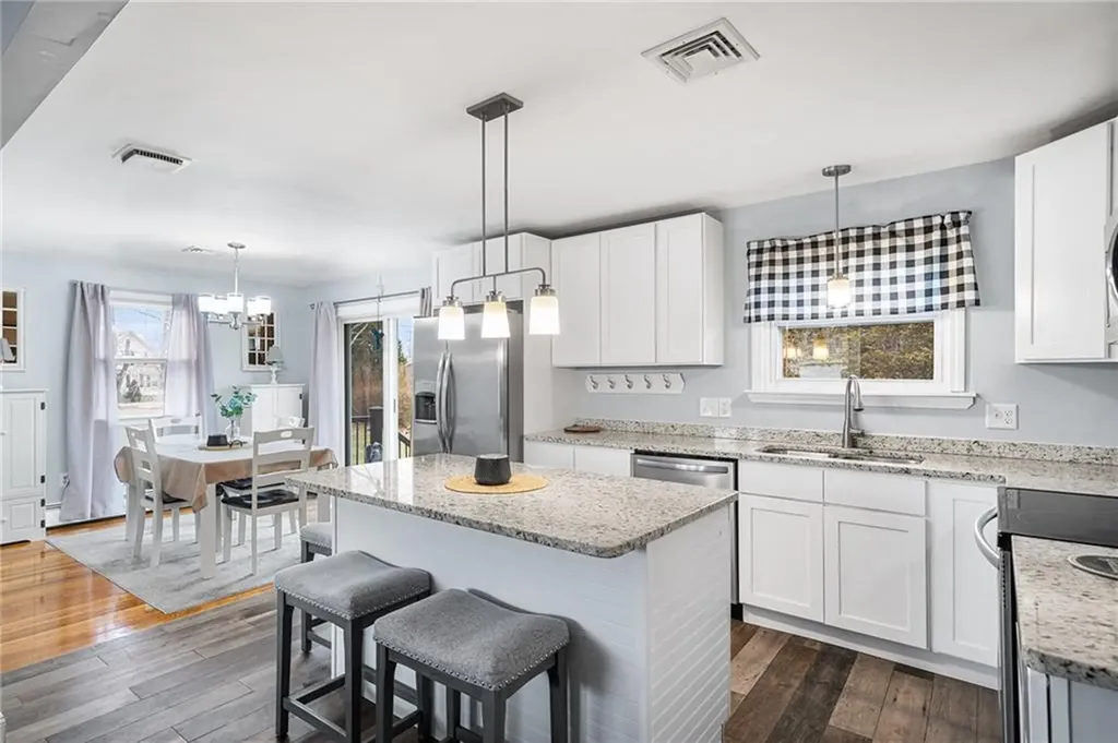 3 Roosevelt Drive Bristol RI 02809