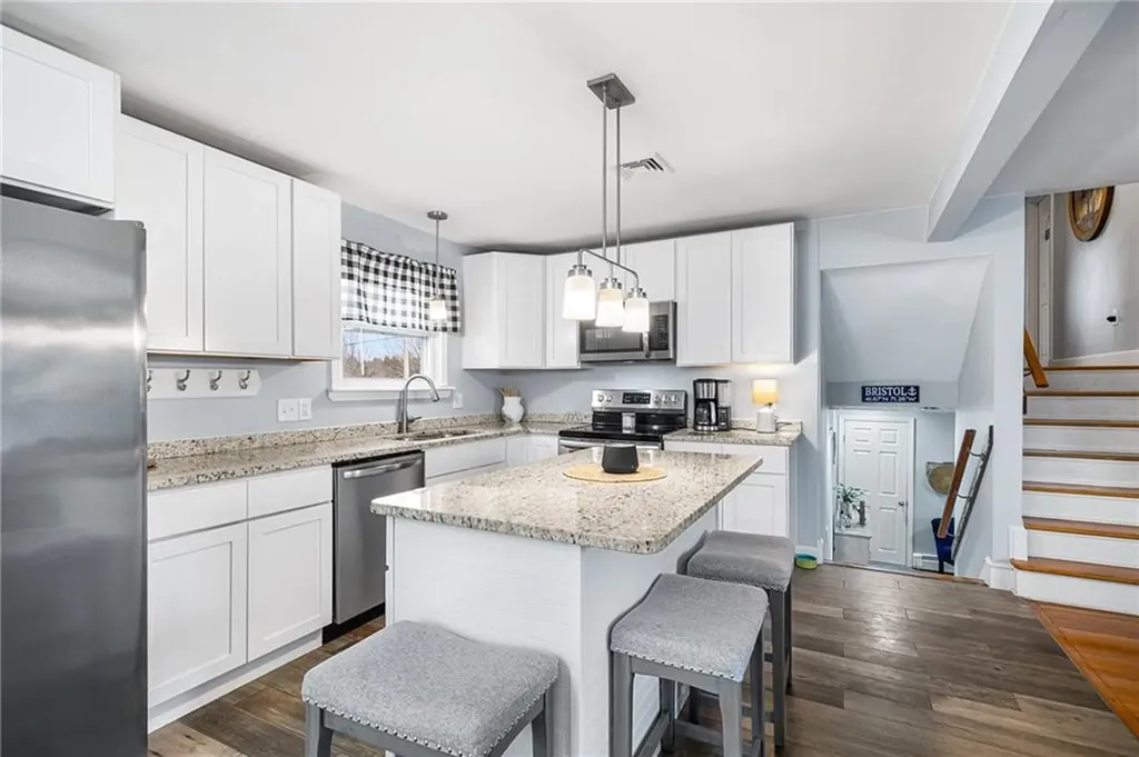 3 Roosevelt Drive Bristol RI 02809