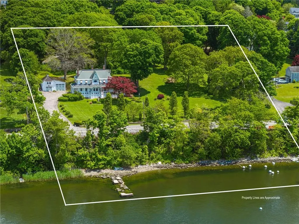 1660 Main Road Tiverton RI 02878