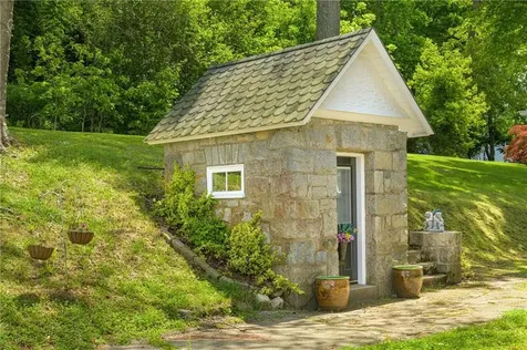 1660 Main Road Tiverton RI 02878