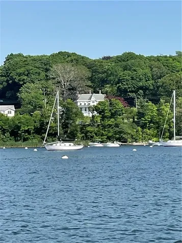 1660 Main Road Tiverton RI 02878