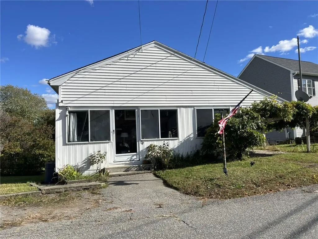 28 Wheatfield Avenue Swansea MA 02777